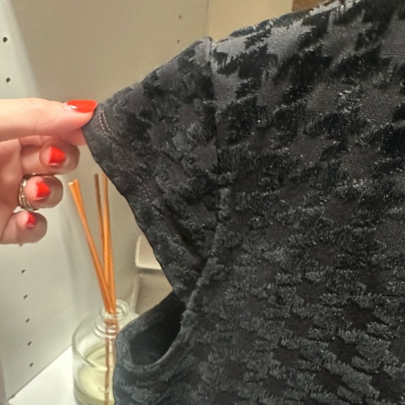 Ann Taylor Black Fitted Houndstooth Top - Picture 7 of 8